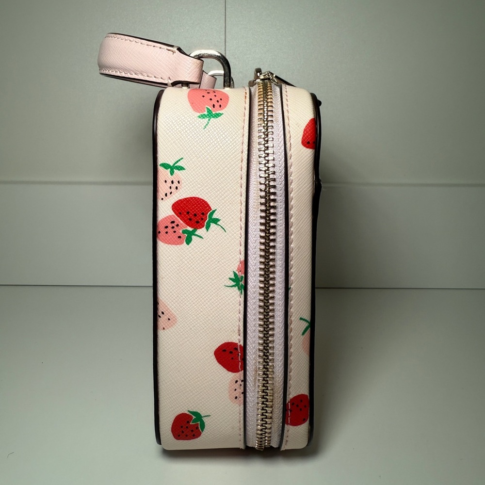 Kate‎ spade strawberry purse - Picture 2 of 8